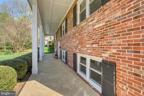 Exterior - 1557 Evers Dr, Mclean, VA 22101 photo 12 of 13