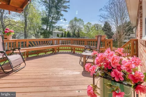Exterior - 1557 Evers Dr, Mclean, VA 22101 photo 4 of 13