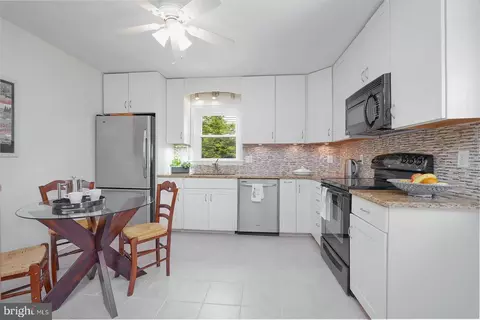 Kitchen - 1557 Evers Dr, Mclean, VA 22101 photo 2 of 3