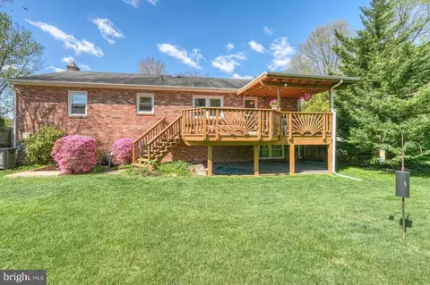 Exterior - 1557 Evers Dr, Mclean, VA 22101 photo 9 of 13