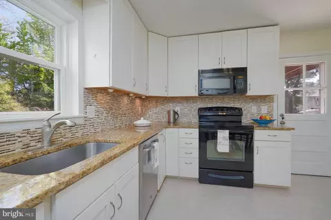 Kitchen - 1557 Evers Dr, Mclean, VA 22101 photo 3 of 3