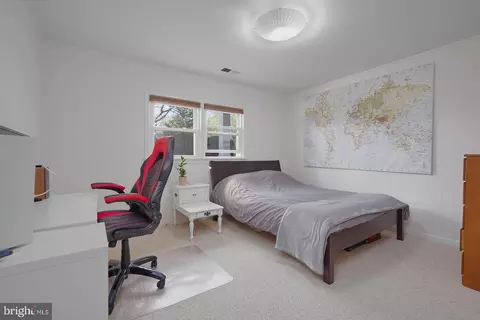 Bedroom - 1557 Evers Dr, Mclean, VA 22101 photo 6 of 7