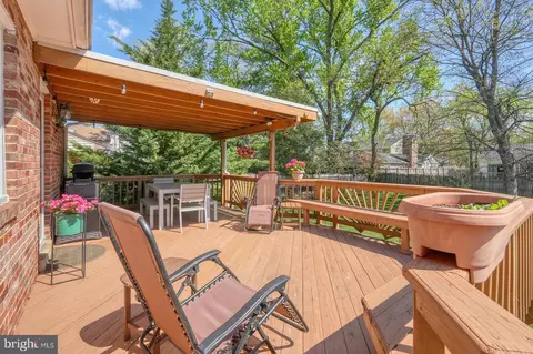 Exterior - 1557 Evers Dr, Mclean, VA 22101 photo 5 of 13