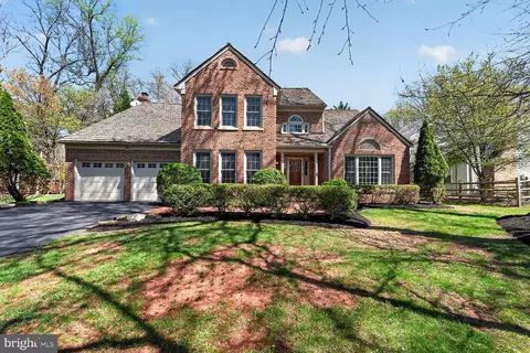 2951 Franklin Oaks Dr, Herndon, VA 20171