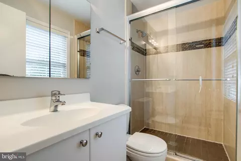 Bath - 1608 Dunterry Pl, Mclean, VA 22101 photo 2 of 2