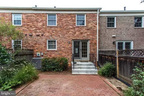 Exterior - 1608 Dunterry Pl, Mclean, VA 22101 photo 2 of 7