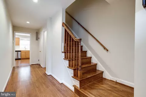 Entry Way - 1608 Dunterry Pl, Mclean, VA 22101 photo 4 of 6
