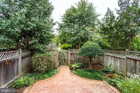 Exterior - 1608 Dunterry Pl, Mclean, VA 22101 photo 7 of 7
