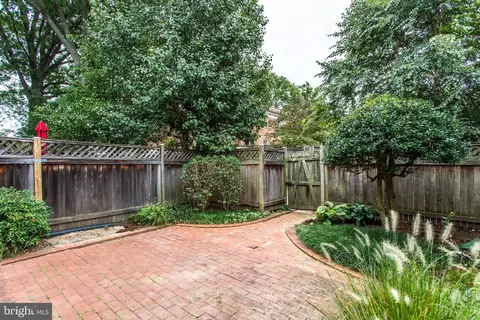 Exterior - 1608 Dunterry Pl, Mclean, VA 22101 photo 6 of 7