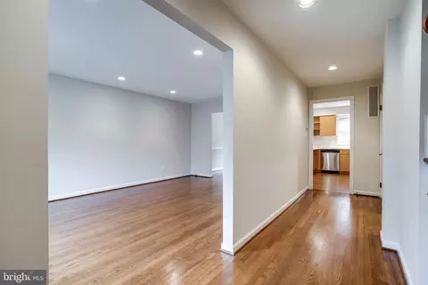 Entry Way - 1608 Dunterry Pl, Mclean, VA 22101 photo 5 of 6