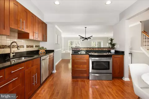 Kitchen - 7813 Wintercress Ln, Springfield, VA 22152 photo 5 of 7