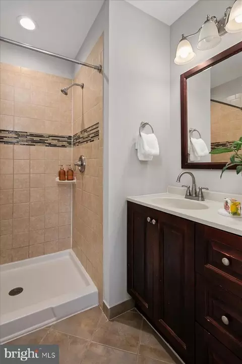 Bath - 7813 Wintercress Ln, Springfield, VA 22152 photo 3 of 6
