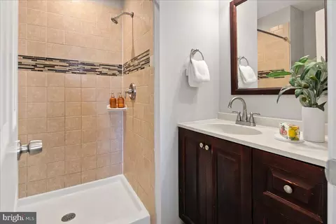 Bath - 7813 Wintercress Ln, Springfield, VA 22152 photo 2 of 6