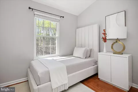 Bedroom - 7813 Wintercress Ln, Springfield, VA 22152 photo 6 of 13