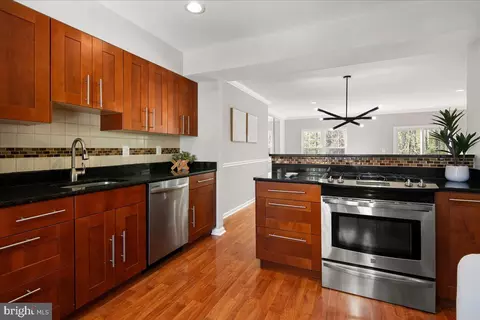 Kitchen - 7813 Wintercress Ln, Springfield, VA 22152 photo 6 of 7