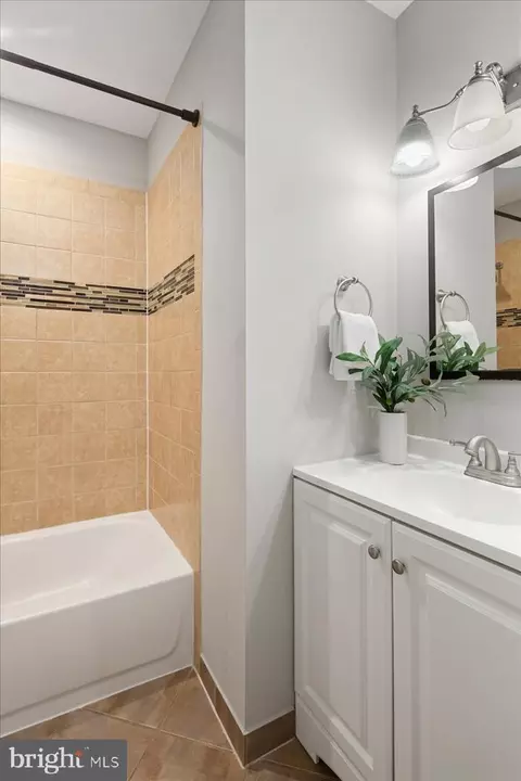 Bath - 7813 Wintercress Ln, Springfield, VA 22152 photo 5 of 6