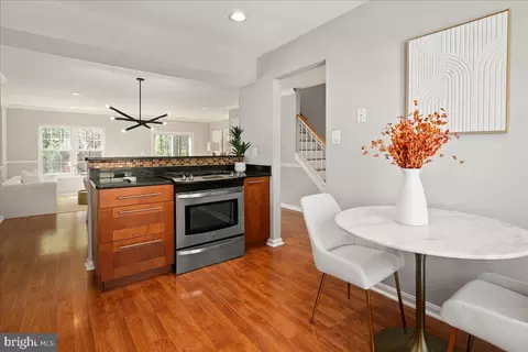 Kitchen - 7813 Wintercress Ln, Springfield, VA 22152 photo 4 of 7