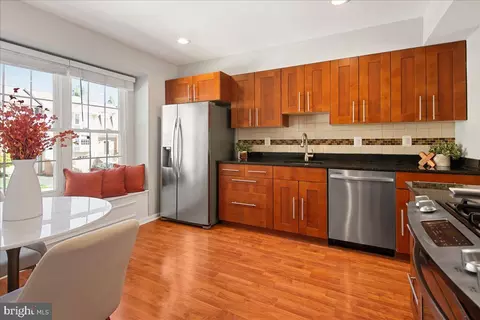 Kitchen - 7813 Wintercress Ln, Springfield, VA 22152 photo 3 of 7