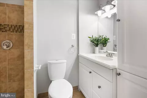 Bath - 7813 Wintercress Ln, Springfield, VA 22152 photo 6 of 6