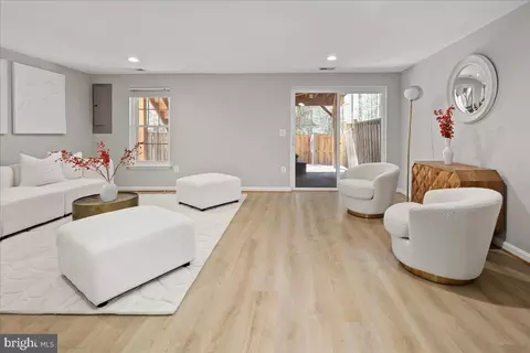 Living - 7813 Wintercress Ln, Springfield, VA 22152 photo 7 of 9