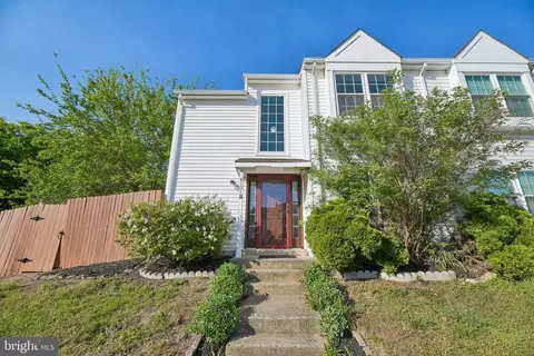 6101 B Hoskins Hollow Cir, Centreville, VA 20121