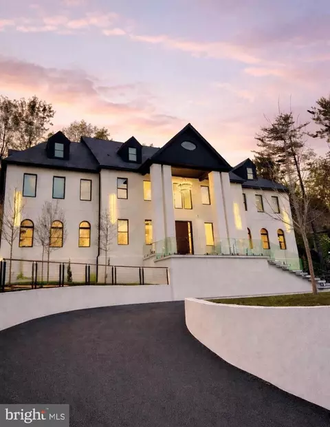 1124 Savile Ln, Mclean, VA 22101