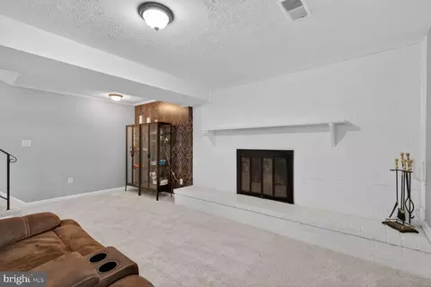 Living - 6811 Sydenstricker Rd, Springfield, VA 22152 photo 3 of 4