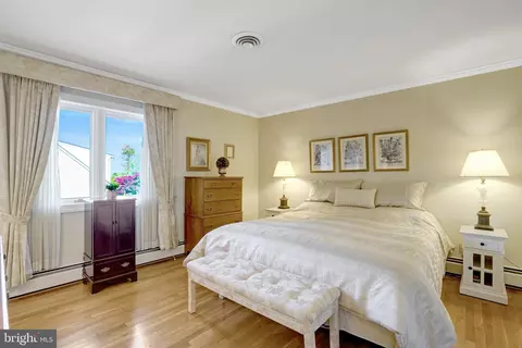 Bedroom - 1812 Birch Rd # A, Mclean, VA 22101 photo 4 of 13