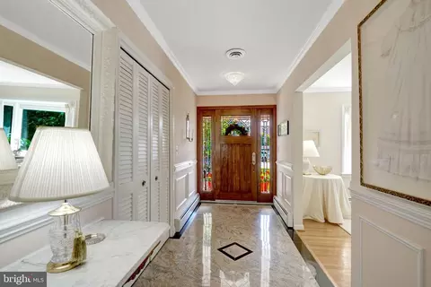 Entry Way - 1812 Birch Rd # A, Mclean, VA 22101 photo 2 of 8
