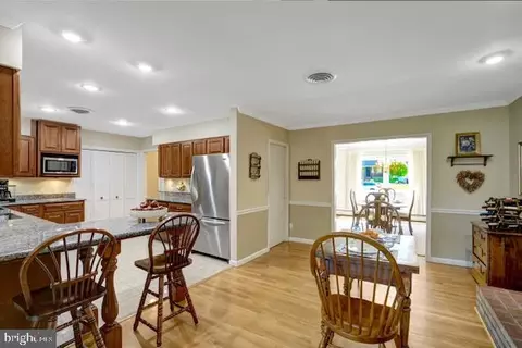 Dining - 1812 Birch Rd # A, Mclean, VA 22101 photo 5 of 6