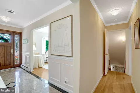 Entry Way - 1812 Birch Rd # A, Mclean, VA 22101 photo 5 of 8