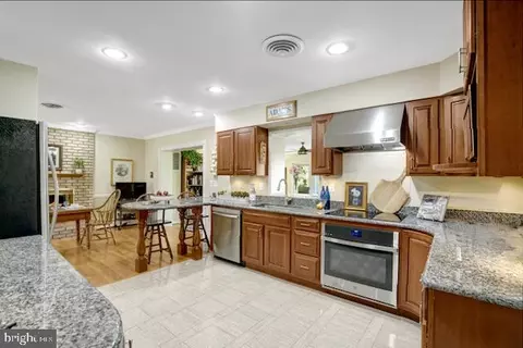 Kitchen - 1812 Birch Rd # A, Mclean, VA 22101 photo 2 of 4