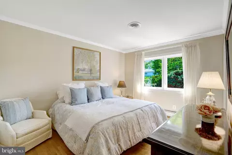 Bedroom - 1812 Birch Rd # A, Mclean, VA 22101 photo 1 of 13