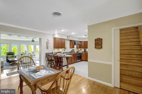 Entry Way - 1812 Birch Rd # A, Mclean, VA 22101 photo 4 of 8