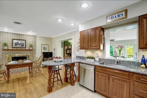 Kitchen - 1812 Birch Rd # A, Mclean, VA 22101 photo 4 of 4