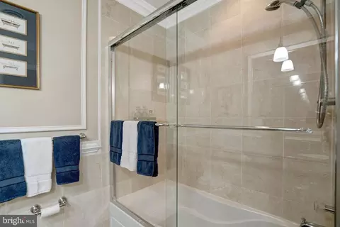 Bath - 1812 Birch Rd # A, Mclean, VA 22101 photo 2 of 4
