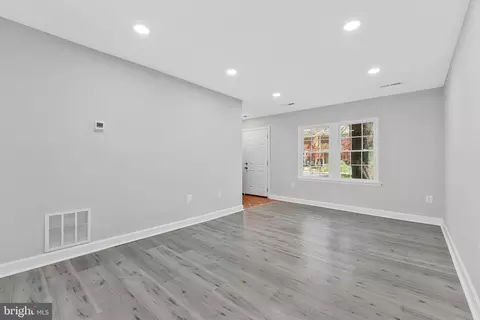 2254 Gunsmith Sq, Reston, VA 20191 photo 11