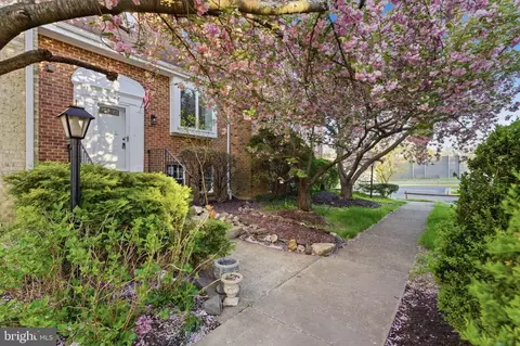 3142 Valentino Ct, Oakton, VA 22124