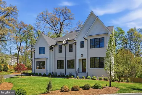 Exterior - 2107 Elliott Ave, Mclean, VA 22101 photo 2 of 9