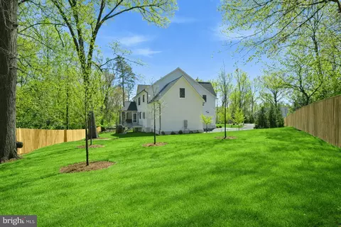 Exterior - 2107 Elliott Ave, Mclean, VA 22101 photo 4 of 9