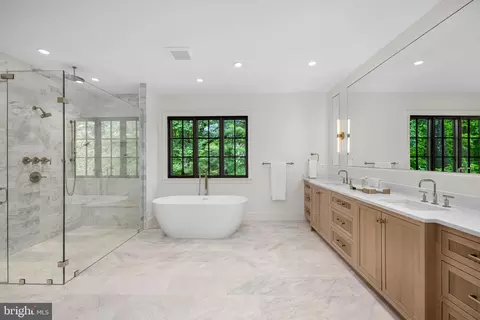 Bath - 2107 Elliott Ave, Mclean, VA 22101 photo 2 of 3