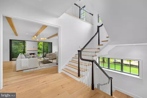 Entry Way - 2107 Elliott Ave, Mclean, VA 22101 photo 3 of 5