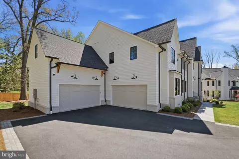 Exterior - 2107 Elliott Ave, Mclean, VA 22101 photo 5 of 9