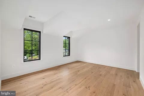 Bedroom - 2107 Elliott Ave, Mclean, VA 22101 photo 3 of 3