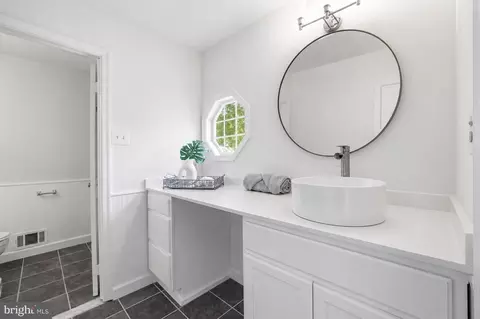 Bath - 6700 Passageway Pl, Burke, VA 22015 photo 1 of 2