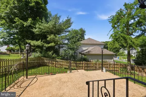 Exterior - 6700 Passageway Pl, Burke, VA 22015 photo 4 of 9