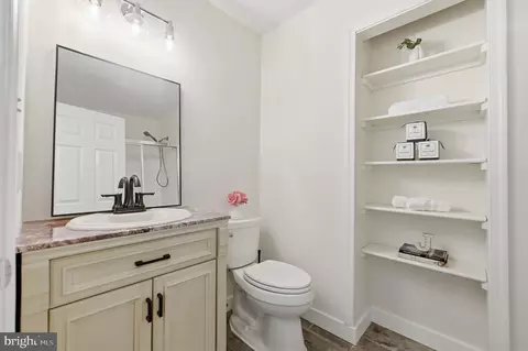 Bath - 6700 Passageway Pl, Burke, VA 22015 photo 2 of 2
