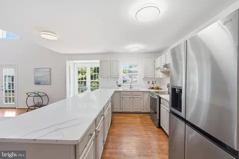 Kitchen - 6700 Passageway Pl, Burke, VA 22015 photo 4 of 4