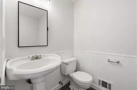 Entry Way - 6700 Passageway Pl, Burke, VA 22015 photo 4 of 6