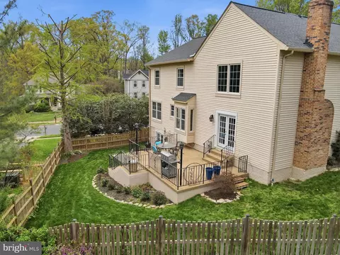 Exterior - 6700 Passageway Pl, Burke, VA 22015 photo 8 of 9